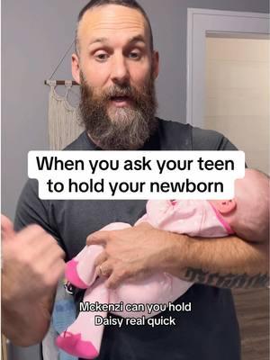 The 13 year age gap comes in handy!🤣 #teenager #newborn #babytok #fatherdaughter 