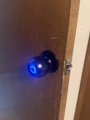 USA tus cupones para un descuento #fyp #fup #puerta #cuarto #room #fingerprintlock #fingerprintlockreview #privacy #privacidad #cerraduradepuerta #huelladigital #giftideas #paratucasa #casa #cerradura 