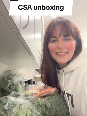 Unboxing my CSA (Community Supported Agriculture) box! 🥕🥒 Filled with fresh, local produce like baby carrots, zucchini, and more. It’s so exciting to see what’s in each week’s harvest! 🌱 Supporting local farms and eating seasonal has never been more fun. #CSAUnboxing #FarmFresh #SupportLocalFarmers 