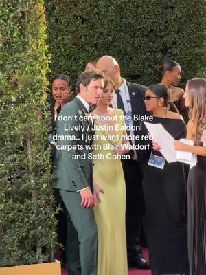 Seth Cohen and Blair Waldorf have arrived! 🥰 IRL couple Adam Brody and Leighton Meester are at the #GoldenGlobes! I’m so obsessed with them 💕 #adambrody #leightonmeester #nobodywantsthis  #filmtok #TikTokFashion #blairwaldorf #fyp #fypp 