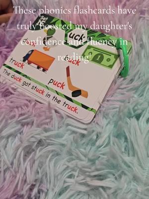 If you have a child who is struggling with phonics and learning how to read, grab these phonics flashcards today! #phonicsflashcards  #earlyliteracy  #readingactivities  #teacherapproved  #phonicsmadeeasy 