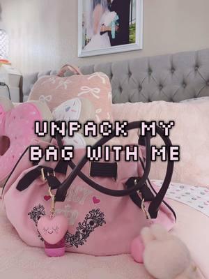 Unpack my bag with me 🫶🏻🎀 #UnpackMyBag #BagOfTheWeek #Sunday #PinkAesthetic #PinkTikTok #ForYouPage