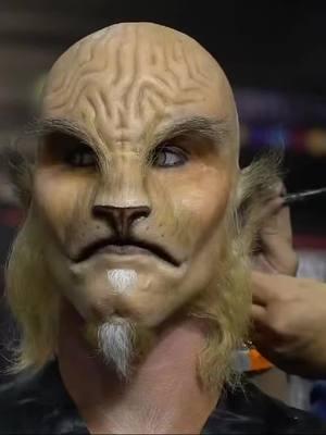 Remembering this incredible makeup from Monsterpalooza 2016! The “Lion Samurai Warrior” by Kenny Myers on Ryan Kelly created at The PPI Premiere Products booth.⁣ ⁣ Assisted by: Chris Gallaher, with crew Steve Imhoff, Cris Alex, Midge Ordonez, Aaron Globerman, Christine Gallher, Nicole Michaud⁣ ⁣ Monsterpalooza RETURNS MAY 30th-JUNE 1st to The Pasadena Convention Center to Celebrate the Art of Monsters & Movie Magic! Featuring over 450 Exhibitors, Monster Museum, Special Guests, Makeup Demos & much more!⁣ ⁣ GET YOUR TICKETS IN ADVANCE! ⁣ For tickets, visit ➨ ⁣ WWW.MONSTERPALOOZA.COM⁣ (LINK IN BIO)⁣ ⁣ For Pro Photo Op tickets via Celeb Photo Ops, visit ➨⁣ WWW.CELEBPHOTOOPS.COM⁣ (Reminder: A Monsterpalooza ticket is sold separately and is required to participate in Pro Photo Ops. An event ticket must be bought first before buying a pro photo op ticket. A photo op ticket is NOT an event admission ticket).⁣ ⁣ #Monsterpalooza  #Cosplay  #Mask  #SFX  #spfx #horrorconvention  #convention #Halloween  #80sHorror  #makeup  #fyp #fypシ  #fyp