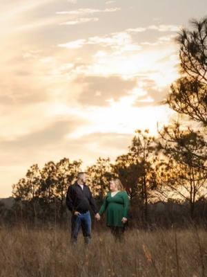 Golden hour magic ✨📸 From behind the scenes to breathtaking moments you’ll love forever 🌅💍 #EngagementShoot #GoldenHourGlow #PhotographyMagic #BehindTheScenes #TikTokWeddings #EngagementGoals #DreamyDetails #CoupleInspo #CapCut #engagment #photobts #pov 