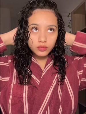 attempted to get rid of my middle part for voluminous curls… i was not a fan LOL  @BounceCurl  @Fenty Hair homecurl + gelly type @Flora & Curl volumizing foam @wavytalkofficial pro fast drying hair dryer  @Olaplex oil #curlyhairroutine #fentyhair #nomiddlepart #voluminouscurls #curlyhair #bouncecurlbrush #definingcurls #curlyhairinspo #washday #curlyhairstyles #hairinspo 