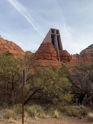 Drop some fun hikes in AZ in the comments! I would love to go try some new ones! 🏜️ #sedonaarizona #sedonaaz #sedonahiking #sedonathingstodo #hikinginaz 