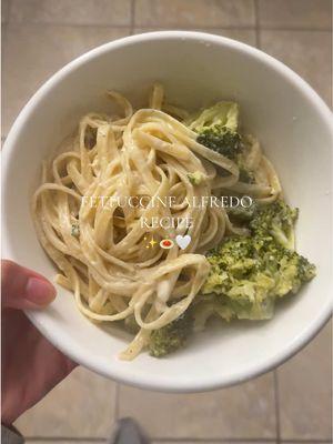 Fettuccine Alfredo - an easy dinner recipe ✨ #ditlofamom #sahmlife #easydinnerrecipes #easydinnerideas #pastarecipe #fettucinealfredo #toddlermom #momcontentcreator #momvlogs 