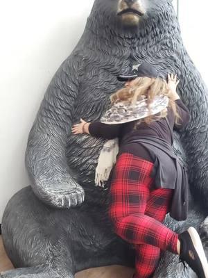 cuando tienes paz y mucho amor que dar #canada #toronto #ontario #aztec_marlu #additude #hugabear #bearhug #vactionmode #family #tagsomeone #influencer #LoveMeMode #SeeHerGreatness #tixtoxviral #enunlugardelmundo #bonitavista 