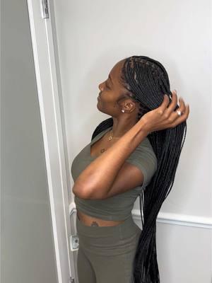 Signature small Knotless 🔥😍  January Books Are Open !  #chicagoknotless #fypシ #fyp #chicagobohoknotless #chicagobraider #braidstyles #braider #braids #chicagosmallknotless #smallknotlessbraids #tiktokbraider #byechicago #dallasbraider #knotlessbraids #knotless #smallknotless 