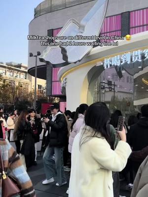 This looked more like a fan meeting than a milktea shop hahah #china #hangzhou #livinginchina 