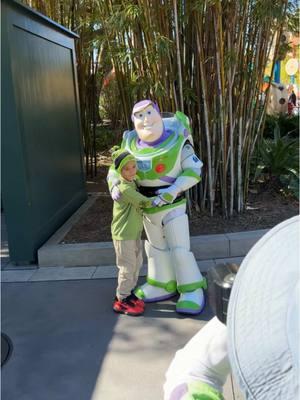 Mini rockstar meeting Disney World characters he had a blast 😊  #buzzlightyear #woodyandjessie #waltdisney #disneyworld  #mickeymouse #fyp #onvacation #hollywoodstudiosorlando  #magickingdomorlando  