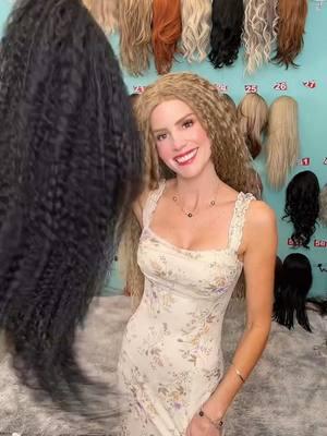 The Shakira wig! Light weight lace front for sure to have so much fun in this wig! #💃 🪩#wigtok #spotlightfinds #wigstyling #TikTokShop #wigcuts #lacefrontwig #wiggingout 