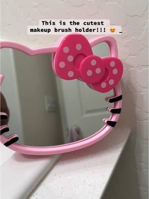 The brush holder you didn’t know you needed! 😍 #makeupbrushes #makeuptok #storagehacks #cutethings #tiktokshopfinds #cutemirror #cutedecor 