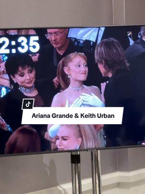 Calling all tiktok lip readers 👄 Need to know what #arianagrande and #keithurban were yapping about. #awardseason 