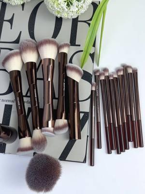 These make up brushes are just as good as the high end ones. #fyp #foryoudays #beautybuys #makeupbrushes #makeupbeginner #thatgirl #makeuptools #foundationbrush #girlthings #spotlight #TikTokMadeMeBuyIt #forgirls #Spotlight #BlackFridaySale #tiktokmademebuyitu 