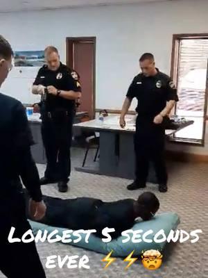 Longest 5 seconds ever 🤯.  But for my training and your entertainment ⚡️⚡️#OfficerSmith #copsoftiktok #CowboySmith #taser #yallbebreezy #police #policeoftiktok 