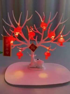 Don't throw away straws, use them to make some cute mini atmosphere lanterns. They look great when hung up as New Year decorations, and even more beautiful with light strings! Try it with your child!#ParentchildHandicraft #HandmadeLantern #HandmadeDIY 