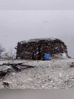 Survived in A Stone Shelter under Deep Snow #betelhem #bushcrafting #bushcraftshelter #constructionworker #snowsurvival #wintersurvival #snowstorm 