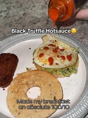 Give me more ideas of what to try with this black truffle hot sauce!!! It’s so freaking goooood🤤 #hotsauce #breakfast #blacktruffle #truff #truffle #besthotsauce #blacktrufflehotsauce #healthyrecipes #healthybreakfast #healthybreakfastideas #breakfastideas @TRUFF Hot Sauce 