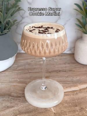 Click link in my bio for the full recipe on www.styledbydaisies.com #espressomartini #sugarcookie #martinirecipe 