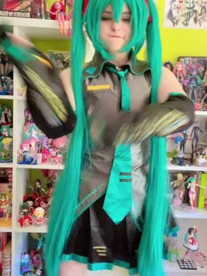 #MIKU — Crazy draft pre move 😨 #vocaloid #voclaoidcosplay #hatsunemiku #cosplay #mikuhatsune 