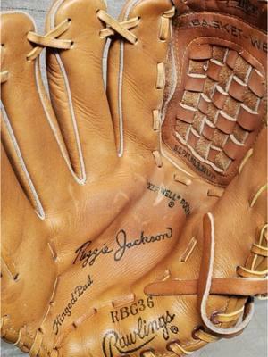 Replying to @Ando Yes, it was a Ken Griffey Jr model glove, but there was also so much more to the Rawlings RBG36. Many player enforcements from Reggie Jackson to Derek Jeter. #rawlings #rawlingsbaseball #rbg36 #rawlingsrbg36 #baseballgloves #baseballhistory #glovehistory  #thecraftsman