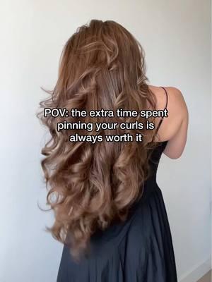 Struggling to make your curls last? Try pinning them while they cool - it’s a game changer! The longer they stay pinned, the longer they’ll hold their shape. For even better results, spritz a little hairspray before unpinning.  ➡️ What’s your go-to curling hack?  #curls #pinnedcurls #longlastingcurls #curlhack 