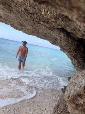 We love the hidden beaches! 🤫🤫 @Bill Holden #curacao🇨🇼 #curacaotiktok #curacao #expat #curacaotravelguide #carribean