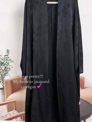 #openabaya #cardigan#jacquard #openabayaoutfit#abaya  #abayastyle #muslimwear #tiktokmademebuyit  #newyear #2025 #spotlight 