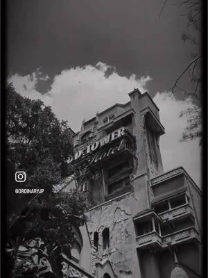 If the Hollywood Tower Hotel was a real hotel, would you stay there? Because sign me up 🏨  . . #towerofterror #hollywoodtowerhotel #hollywoodstudios #wdw #disneyworld 