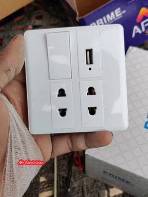 USB Multi socket #mrelectrician #trending #usb #multisocket #socket #switchboards @Asim Gujjar 🔥💯 @Shahbaz Bajwa555 