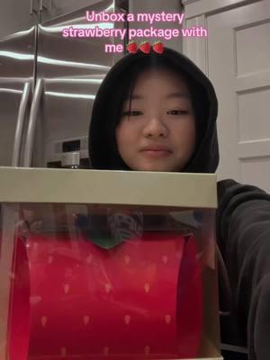 creative pr packages>>> @힌스 hince_official  #hince #kingsberry #strawberry #strawberries #korean #koreanskincare #koreanskincareproducts #koeeanglassskin #glassskin #prpackage #unboxing #unboxingvideo #unbox #nightcream #lipoil #guasha #힌스 