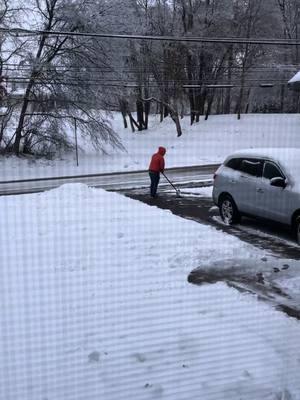 SOMEONE COME GET THIS BS! #2025 #fyp #ice #winterstorm2025 #southernindiana #indiana #southernindianacheck #lovehim #shovel #bringonthenewyear #ihatesnow #snow #snowstorm 