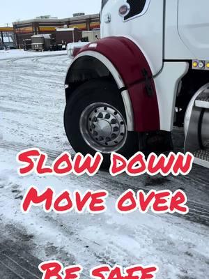 #freightliner #snowday #heavydutytowing #wreckerservice #snowing #diesel #lovestruckstop #towlife #spanishspeaking #learnspanish #wrecker #tuhabloespanol #letsgetit #besafe #move #moveover #fyp #trending #monday #work #makeithappen