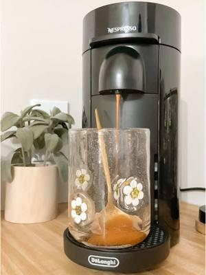 it’s never too cold for an iced latte 🤍  @Nespresso  #icedlatte #icedcoffee #coffeeathome #honeyvanillalatte #nespresso #nespressovertuo 