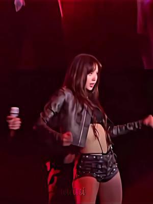 So she shines on stage #blackpink #blink #lisa #jennie #jisoo #rosé #lalisa #jenniekim #roses #kimjisoo #concert #fanmeeting #rockstar #newwoman #moonlitfloor #money #yg #kpop #korean #blackpinkofficial #edit #foryou #foryoupage #parati #tiktok #viral #kpopers #fyp 