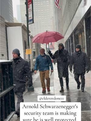 Arnold Schwarzenegger’s security team is making sure he is well protected, even in the snow, as he makes his way to the set of his new Christmas movie in New York this morning. These guys are the real deal. (🎥) @elderordonez1 #arnoldschwarzenegger #sylvesterstallone #brucewillis  #tomcruise  #angelinajolie #merrychristmas #christmas  #newyork #pretty #beautiful #happy  #justinbieber #haileybieber #kimkardashian #kyliejenner #fyp #newyork #selenagomez #taylorswift