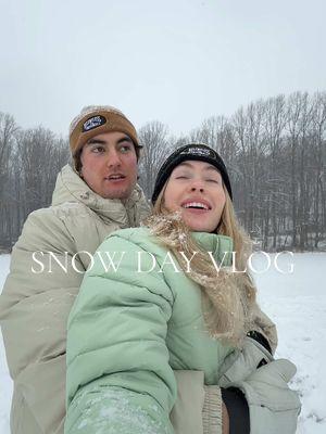 Roosters first big snow 🌨️❄️🏂☃️ safe to say he LOVES it 🤭 #fyp #snowday #snow #winter #january #Vlog #diml #wintermorning #dogmom #labrador #redlab #fiance 