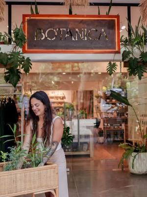 ❤️ Bienvenid@s a Botánica!!❤️ I’ve been incredibly excited to announce that our apothecary in my motherland, Costa Rica, is open. It's been a dream for many, MANY years to be able to have an apothecary on my native lands. I'm so deeply enamored at the energy, community and love that the world of plant medicine brings. We're continuously refining to make custom formulations, new innovative products to support mind:body wellness. Every shop has a different twist, offering local goodness that we carefully source. Come by and visit us if you happen to be in the blessed lands of Costa Rica's jungle. ❤️🌟❤️🌟Gracias familia y comunidad por ser parte de esta visión. Un verdadero trabajo de corazón, que continuamente me enfrenta con más retos y bendiciones. Estoy eternamente agradecida por el regalo de medicina ancestral. Eternamente devocionada al camino del yerberiamo tradicional. 📍 Ojochal de OSA, Costa Rica #puravida #costarica #herbalismo #plantasmedicinales #plantas #plantlover #kitchenwitch #herbalist #HealingJourney #healthyliving #herbsofinstagram #witchesofinstagram #osa #jungle