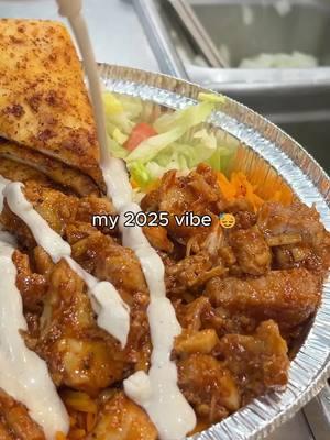 Setting my intentions for 2️⃣0️⃣2️⃣5️⃣😌 . . . #TheHalalGuys #Halalfood #AmericanHalal #LunchSpecials #LunchTime #ChickenPlatter #Hummuslove #Falafellove #Foodie #InstaFood