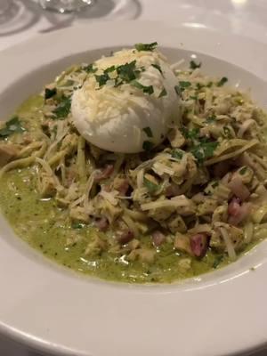 Pesto linguine with chicken, pancetta, and burrata 🤤 #eatwithandrea #pastatiktok #pastalover #burrata #burratapasta #burratacheese #Foodie #pastagirl #pestopasta 