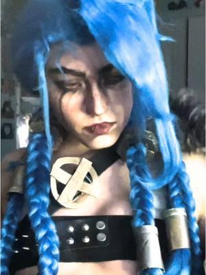 #jinx #jinxarcane #jinxcosplay #jinxarcanecosplay #arcane #arcanecosplay #arcaneleagueoflegends #coaplay #cosplayer #homemadecostume 