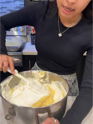 Let’s make the best banana pudding you will ever try!! #Receta #Recipe #banana #bananapudding #nillawafers #jello #valentina #Receta #recipe #magnoliasbakery #magnoliasbananapudding #Foodie #zamarripafamily #zamarripasisters #khaleesi #kitchen #yummy #dessert #parati #rgv #956 #viral #xyzbca #foryoupage @Pablo Jr @Camelia & Khaleesi @𝒗𝒂𝒍𝒆𝒏𝒕𝒊𝒏𝒂 ♡ 