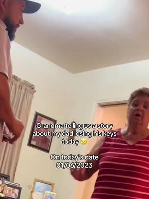 Not her acting like i’m not in the room with her and my brother🤣😖👀🙄😤I can’t with my grandma’s short temper👵🏽😂😂😂 #grandma #mexicangrandma #sanantonio #abuela #viral 