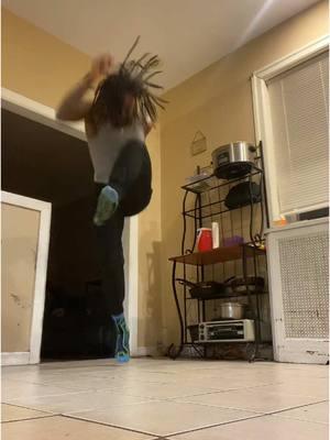 I seen it i wanted to try it now my hamstrings hurt 🙃#fyp #dance #fliping #jamesbrown 