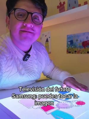 Televisión del futuro: Samsung The Premiere 5. Se trata de un proyector con la capacidad de reproducir contenido igual al de una televisión pero con la característica extra de poder tocar la imagen, ya sea para jugar, dibujar o varios usos más. Es una de las primeras cosas que veo y me encantan de la feria de tecnología más grande del mundo. #tecnologia #ces #ces2025 #samsung #televisores #smarttv 