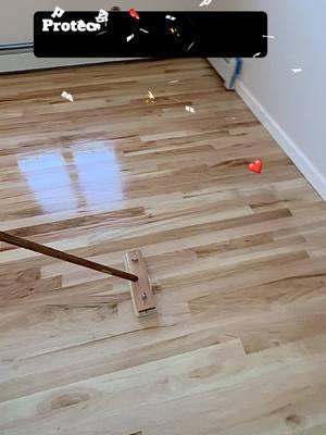 Protecting and beautifying my hardwoods!✨🤩❤️#HardwoodFloors #InteriorDesign #Hardwood #BeautifulFloors #FlooringDesign #WoodenBeauty #jimmyfloorings #weserviceportstlucie #weservicelongislandny #happymonday  @Hardwood & Vinyl flooring 