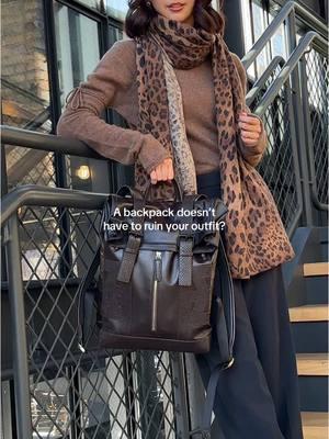 On the move, but make it luxe 🤎 #backpack #backpackstyle #workoutfit #workoutfitideas #brownoutfit #fashiontips #winteroutfit 