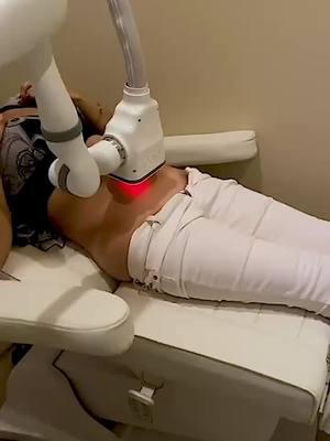 #eon #laser #bodysculping this is 1475 laser wavelength that the robot will treat your skin for slimmer belly and other body parts.. they’re easy to tolerate and painless! Contact us for details! #eonlaser #bestresults #amazingdeals #lasers #skintighening🤩 #newportbeach #pchmedspa #endolift #