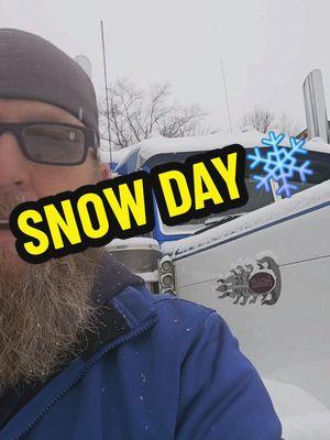 #CapCut #snowday #peterbilt #peterbilt379 #peterbilt389 #truckdriver #trucker #trucking #bigrig #truckerproblems #truckerlife #truckersoftiktok #truckertok #freightliner #freightlinercascadia 